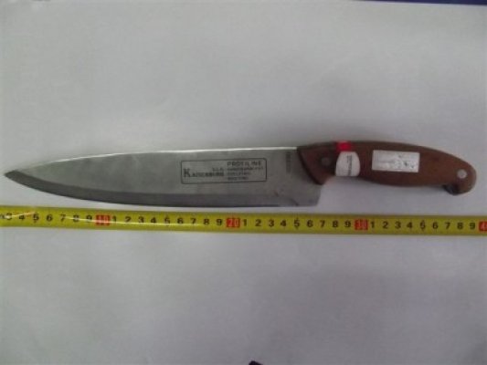 Incredibil: un bărbat a ameninţat trecătorii cu un cuţit, în staţia liniei 5 din Constanţa